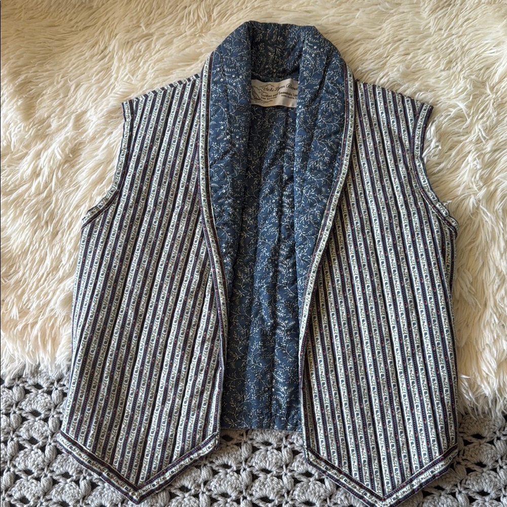 Vicki Lynn Bardon Suttles And Seawinds Blue Floral Vest